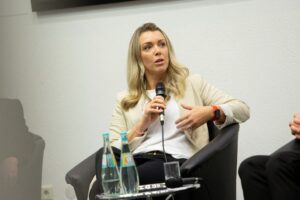 Bischof diskutiert über die Zukunft der Arbeit im Ruhrgebiet