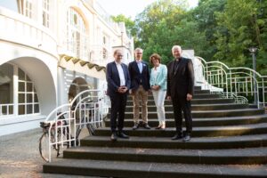 Wirtschaftsweiser Werding beim Sommerempfang des Bischofs von Essen in der Wolfsburg