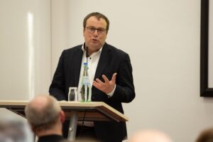 Bischof Overbeck: Frieden und Klimaschutz zusammendenken