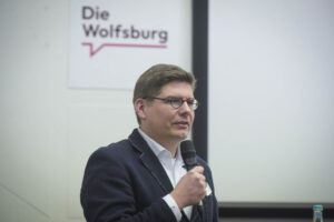 Ruhrbischof fordert mehr kirchliches Engagement gegen Hass und Hetze